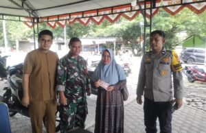 TNI-Polri Bersinergi, Babinsa Koramil 02/Sukakarya Dampingi Penyaluran BLT agar Tepat Sasaran di Gampong Iboih