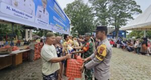 Babinsa Kuta Ateuh Pantau Gerakan Pangan Murah, Wujud Dukungan TNI Terhadap Kestabilan Harga dan Ketahanan Pangan