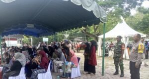 Babinsa Koramil 01/Sukajaya dan Bhabinkamtibmas Kawal Pagelaran Seni Saweu Gampong di Paya