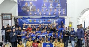 Para Juara Festival Sepak Bola Usia Dini Restorasi Cup I 2025 Terima Penghargaan