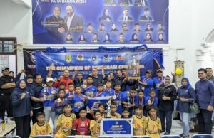 Para Juara Festival Sepak Bola Usia Dini Restorasi Cup I 2025 Terima Penghargaan