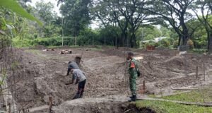 Babinsa Cot Abeuk Pantau Progres Pembangunan Koperasi Desa Kelurahan Merah Putih