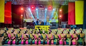 Umuslim Tampil dengan Kreasi Sanggar Mirah Delima pada Performance Art Festival UNP Padang