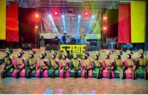 Umuslim Tampil dengan Kreasi Sanggar Mirah Delima pada Performance Art Festival UNP Padang