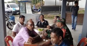 Tingkatkan Kewaspadaan, Babinsa Koramil 02/Sukakarya Sosialisasikan Imbauan Keamanan kepada Warga