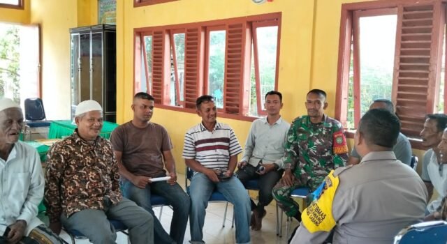 Tingkatkan Interaksi dengan Warga, Babinsa Beurawang Secara Rutin Laksanakan Komsos