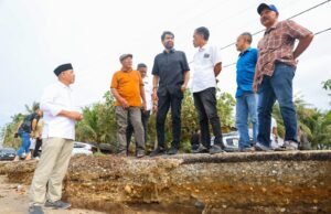 Gubernur Aceh Muzakir Manaf Meninjau Langsung Kondisi Abrasi Pemukiman Lhok Puuk Aceh Utara