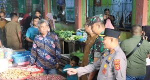 Kapolres Sabang Bersama Forkopimda Sidak Pasar Cek Ketersediaan Bahan Pokok Pasca Banjir dan Longsor di Aceh