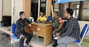 Tingkatkan Pembinaan Teritorial, Babinsa Gelar Komsos Bersama Perangkat Gampong Paya Seunara