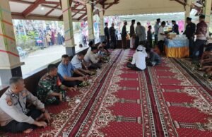 Wujud Kebersamaan, Babinsa Paya Seunara Hadiri Kenduri Maulid di Dayah Darul Hijrah