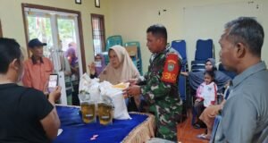 Bantuan Pangan Tanpa Hambatan, Babinsa Kuta Barat Jaga Kelancaran dan Ketertiban Penyaluran
