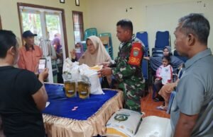 Bantuan Pangan Tanpa Hambatan, Babinsa Kuta Barat Jaga Kelancaran dan Ketertiban Penyaluran