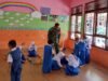 Babinsa Keuneukai Ajak Anak-anak TK Giat Belajar dan Hidup Sehat Sejak Dini