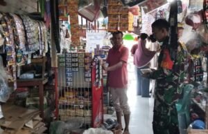 Kawal Stabilitas Pangan, Babinsa Koramil 01/Sukajaya Cek Harga Sembako Secara Intensif
