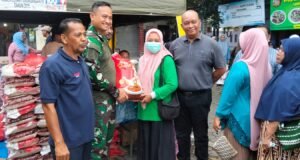 Dandim 0112/Sabang Tinjau Pasar Murah di Gampong Kuta Timu, Warga Sambut Antusias