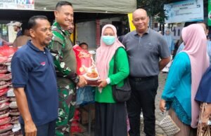 Dandim 0112/Sabang Tinjau Pasar Murah di Gampong Kuta Timu, Warga Sambut Antusias