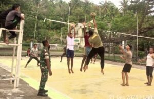 Babinsa Koramil 01/Sukajaya Motivasi Pemuda Gampong Paya Kembangkan Bakat Olahraga Bola Voli