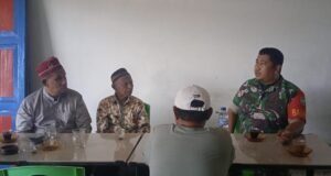 Babinsa Hadir di Tengah Warga, Jalin Silaturahmi Lewat Komsos di Gampong Ie Meulee