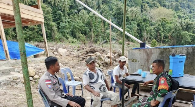 Melalui Komsos, Babinsa Paya Seunara Bangun Sinergi dengan Kelompok Tani