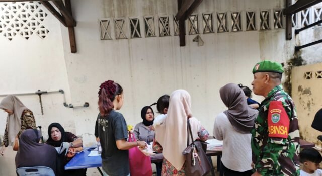 Babinsa Koramil 02/Sukakarya Dampingi Posyandu, Perkuat Upaya Pencegahan Stunting