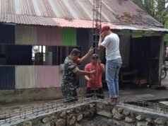 Tak Sekadar Mengawal Wilayah, Babinsa Bantu Warga Bangun Dapur Rumah