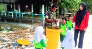 Peduli Lingkungan Sejak Dini, Babinsa Paya Hadir Dukung Kegiatan Bersih Pantai Bersama Anak TK