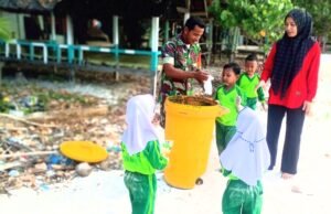 Peduli Lingkungan Sejak Dini, Babinsa Paya Hadir Dukung Kegiatan Bersih Pantai Bersama Anak TK