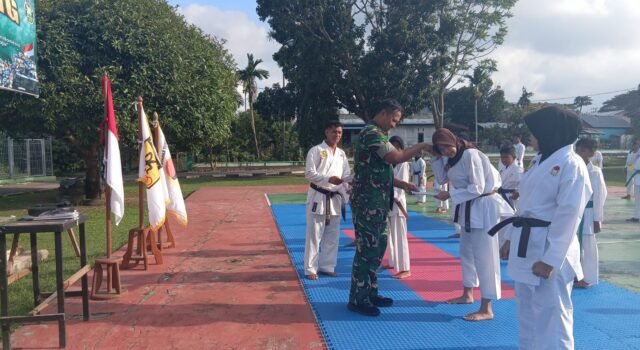 Dandim 0112/Sabang Pimpin Penyerahan Sertifikat Kenaikan Sabuk Kohai Inkai, Wujudkan Semangat Juang Karateka