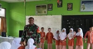 Berikan Wawasan Kebangsaan, Generasi Muda Harus Cinta NKRI, Pesan Babinsa Kuta Timu kepada Siswa SDN 3 Sabang