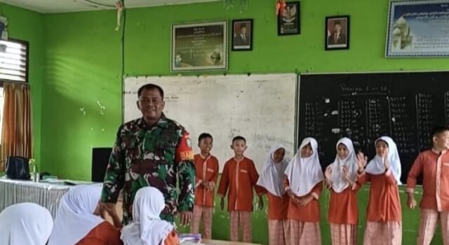 Berikan Wawasan Kebangsaan, Generasi Muda Harus Cinta NKRI, Pesan Babinsa Kuta Timu kepada Siswa SDN 3 Sabang