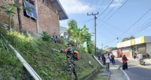 Semangat Gotong Royong Babinsa dan Warga Kuta Timu, Lingkungan Bersih Cerminan Kepedulian Bersama