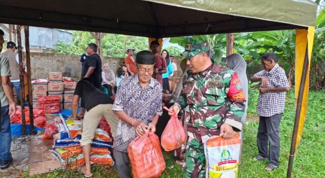 Babinsa Koramil 01/Sukajaya Kawal Pasar Murah, Warga Sambut Ramadhan dengan Lebih Tenang
