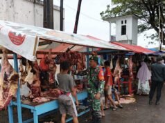 Jelang Ramadhan, Babinsa Kuta Barat Turun Langsung Monitoring Aktivitas Pasar Daging Meugang