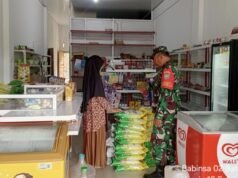 Sambut Ramadhan, Babinsa Batee Shoek Pastikan Harga Sembako Tetap Stabil