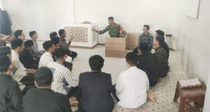 Babinsa Kuta Ateuh Jalin Kedekatan dengan Santri, Perkuat Semangat Belajar di Bulan Ramadhan