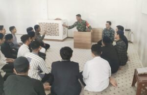 Babinsa Kuta Ateuh Jalin Kedekatan dengan Santri, Perkuat Semangat Belajar di Bulan Ramadhan