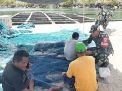 Perkuat Kebersamaan, Babinsa Krueng Raya Laksanakan Komsos dengan Nelayan Gampong Binaan