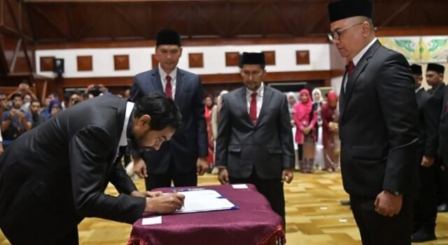 Gubernur Mualem Lantik Sejumlah Pejabat Eselon II