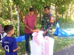 Lewat Komsos Produktif, Babinsa Koramil 01/Sukajaya Serap Aspirasi Petani dan Bantu Angkut Gabah