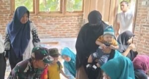 Babinsa Koramil 02/Sukakarya Aktif Dampingi Posyandu, Dukung Program Kesehatan di Wilayah Binaannya