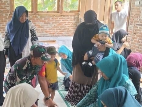 Babinsa Koramil 02/Sukakarya Aktif Dampingi Posyandu, Dukung Program Kesehatan di Wilayah Binaannya
