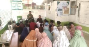 Babinsa Kuta Ateuh Tanamkan Kedisiplinan Ibadah Ramadhan kepada Anak-Anak Pengajian