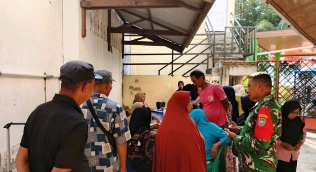 Babinsa Koramil 02/Sukakarya Dukung Program Kesehatan Desa Melalui Pendampingan Kegiatan Posyandu