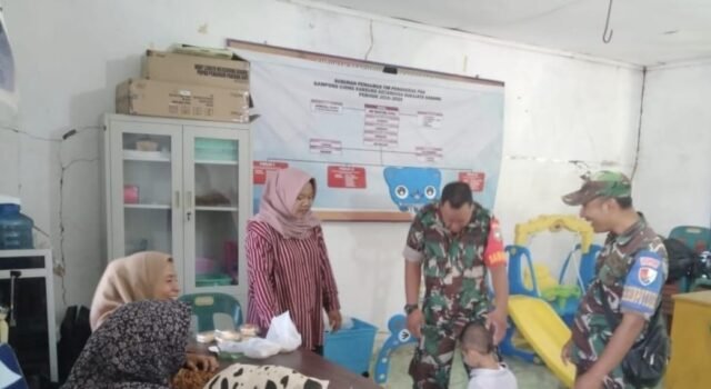 Babinsa Sukajaya Dukung Posyandu, Wujudkan Generasi Sehat Bebas Stunting
