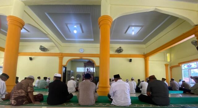 Tgk Muchtar Khatib di Masjid Al-Ikhlas Gampong Batee Shok, Ini isi Khutbahnya