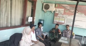 Melalui Komsos, Babinsa Kuta Ateuh Ajak Warga Tingkatkan Kepedulian Terhadap Ketertiban Lingkungan
