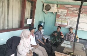 Melalui Komsos, Babinsa Kuta Ateuh Ajak Warga Tingkatkan Kepedulian Terhadap Ketertiban Lingkungan