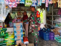 Babinsa Koramil 01/Sukajaya Cek Harga Sembako di Gampong Jaboi, Pastikan Tetap Stabil Selama Ramadhan