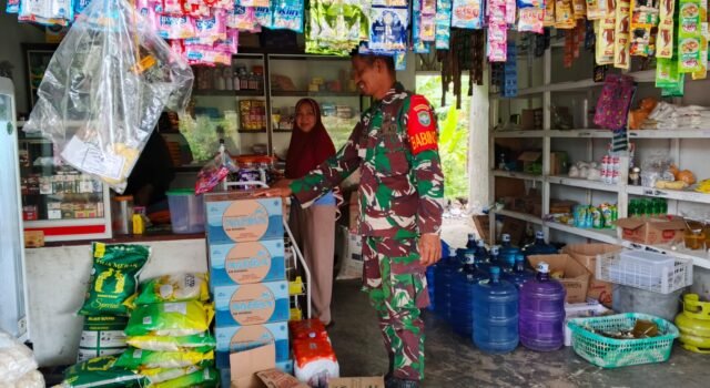 Babinsa Koramil 01/Sukajaya Cek Harga Sembako di Gampong Jaboi, Pastikan Tetap Stabil Selama Ramadhan
