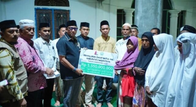 Bulan Berkah: Wakil Bupati Nagan Raya Raja Sayang Serahkan Zakat Kepada Fakir Miskin Sempena Safari Ramadhan 1447 H